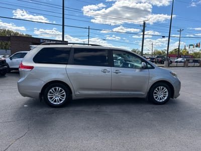 2015 TOYOTA SIENNA