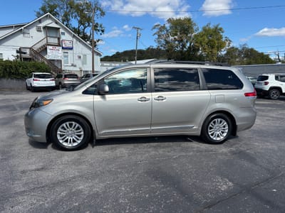 2015 TOYOTA SIENNA