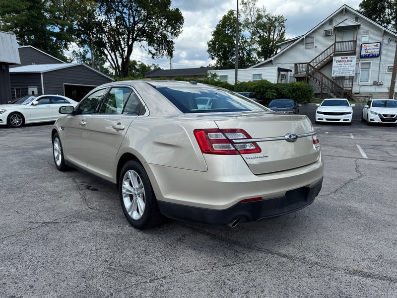 2018 Ford TAURUS