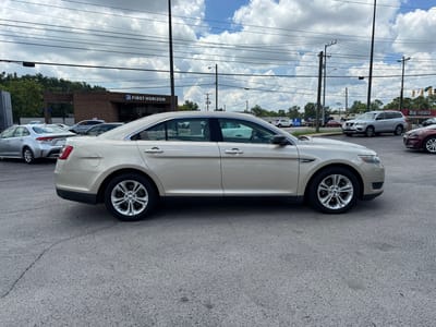 2018 Ford TAURUS