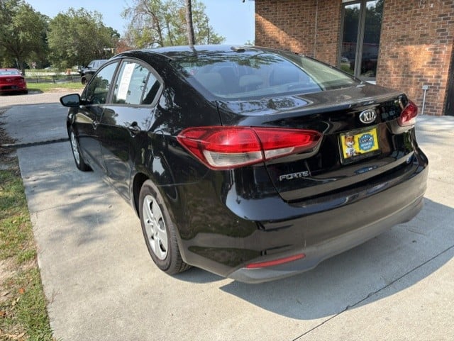 2017 KIA Forte LX Base
