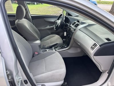 2012 TOYOTA COROLLA LUXURY