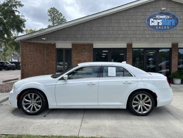 2017 CHRYSLER 300 LIMITED