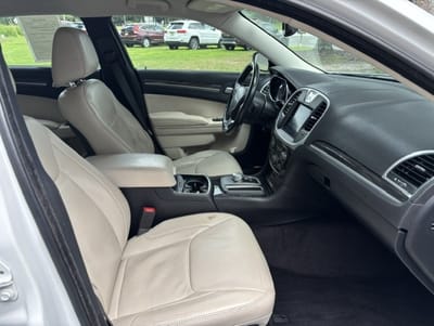 2017 CHRYSLER 300 LIMITED