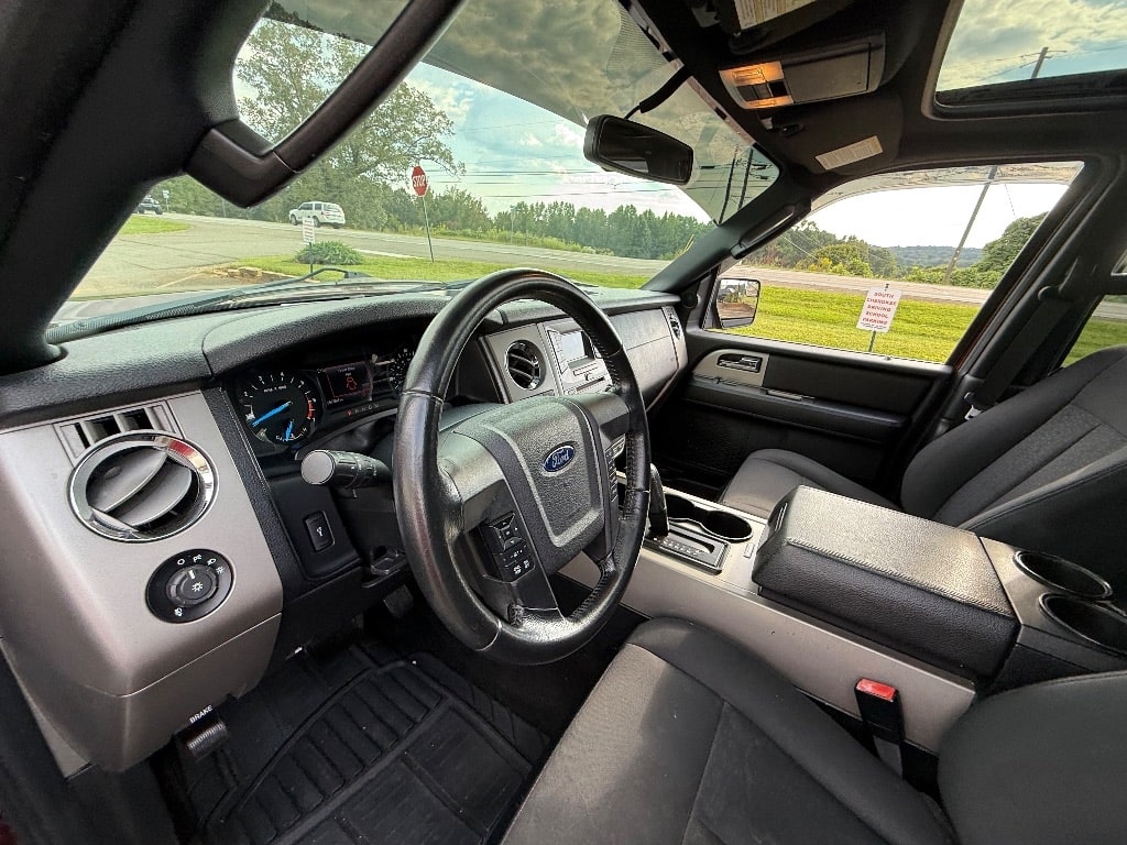 2017 Ford Expedition XLT - Photo 15