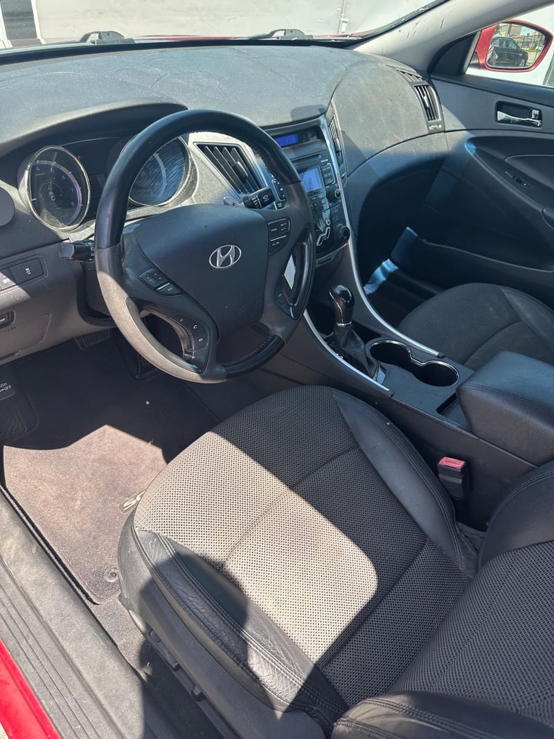 2011 HYUNDAI Sonata Middle level