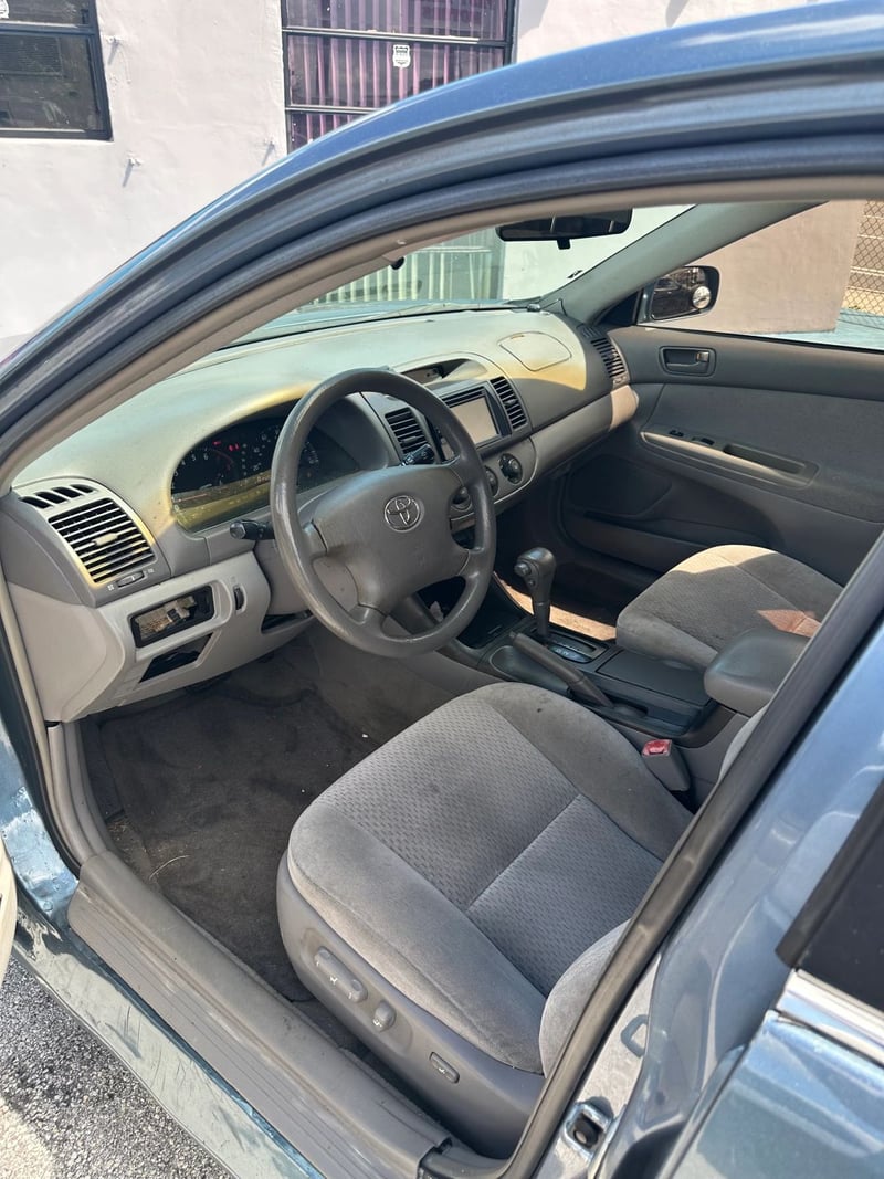 2004 TOYOTA Camry LE