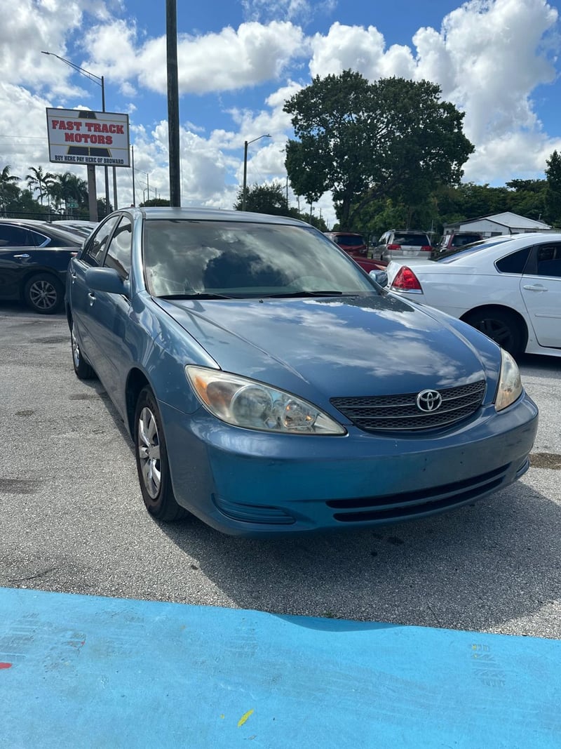 2004 TOYOTA Camry LE