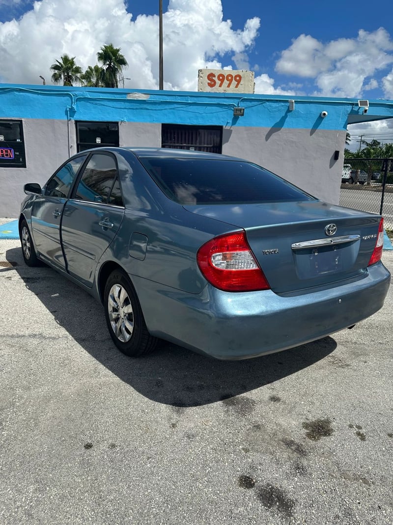 2004 TOYOTA Camry LE