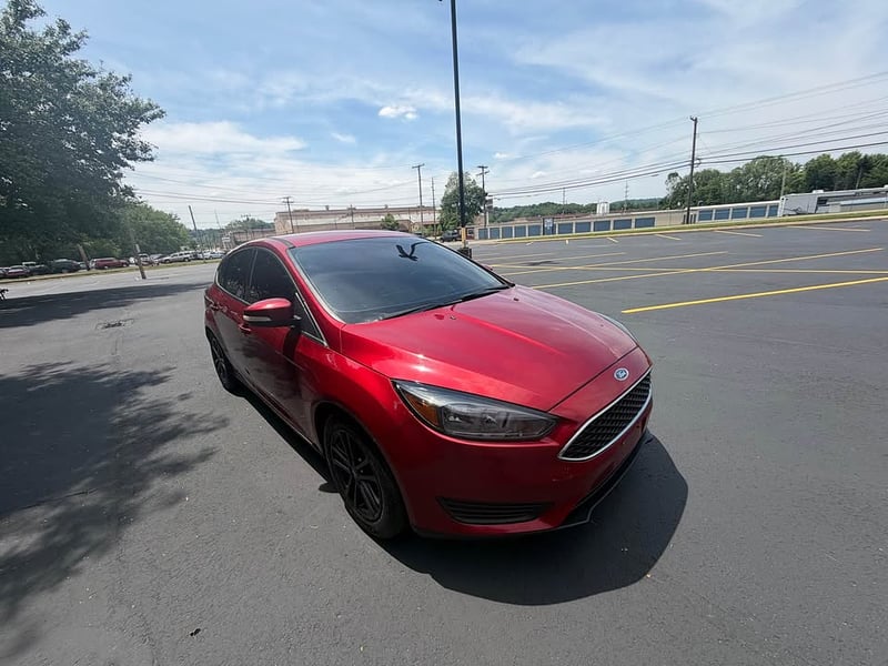 2016 Ford Focus Hatchback SE