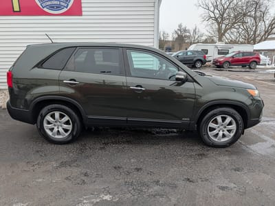 2013 KIA SORENTO EX; LX Base / LX