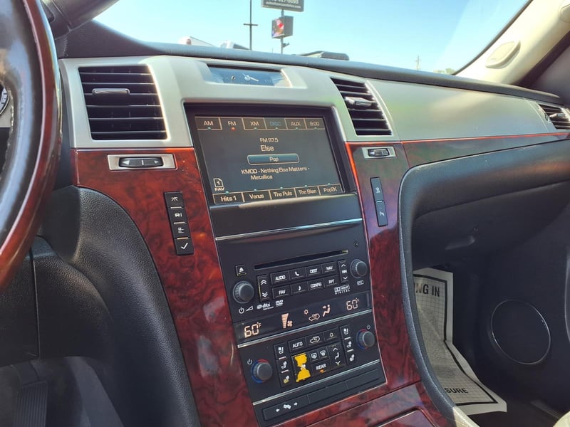 2011 Cadillac Escalade Luxury