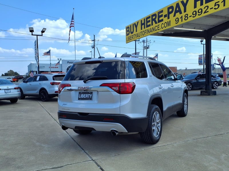2017 GMC Acadia SLE-2